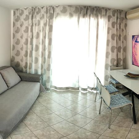 רוגוזניצה Beach Apartments Rogoznica מראה חיצוני תמונה