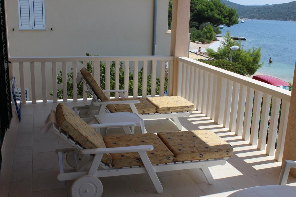 רוגוזניצה Beach Apartments Rogoznica מראה חיצוני תמונה