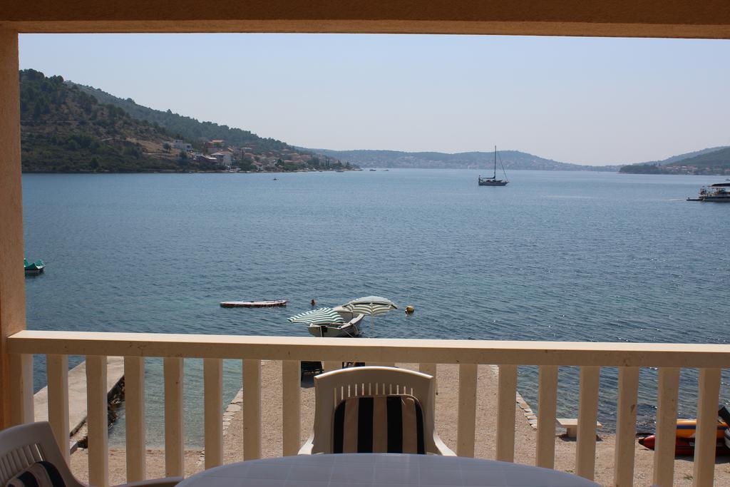 רוגוזניצה Beach Apartments Rogoznica מראה חיצוני תמונה