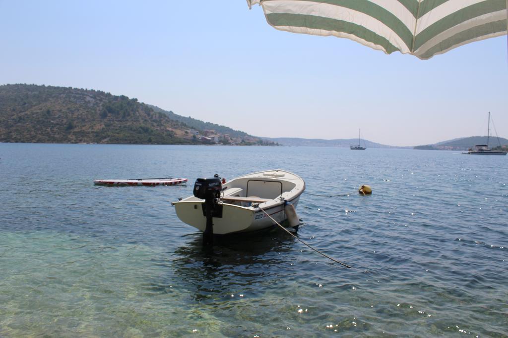 רוגוזניצה Beach Apartments Rogoznica מראה חיצוני תמונה
