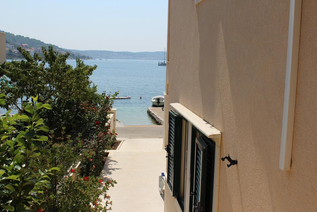 רוגוזניצה Beach Apartments Rogoznica מראה חיצוני תמונה