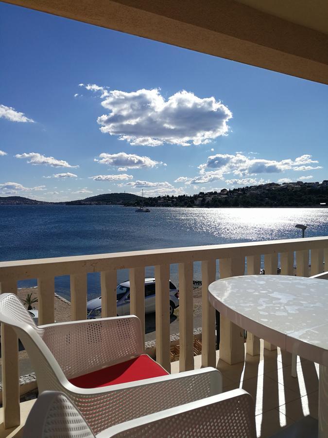 רוגוזניצה Beach Apartments Rogoznica מראה חיצוני תמונה