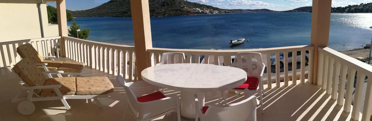 רוגוזניצה Beach Apartments Rogoznica מראה חיצוני תמונה